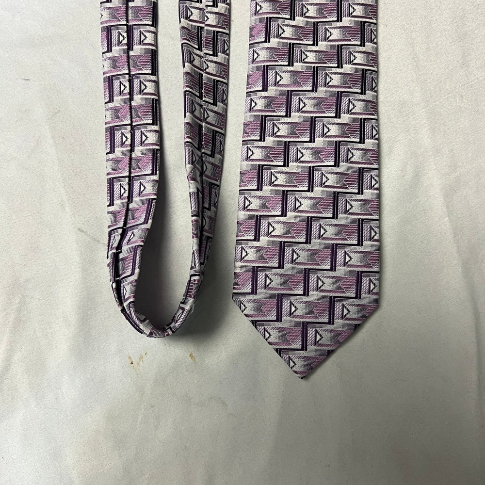 Uomo Venetto Mens Woven Polyester Geometric Pattern Necktie Purple White Silver‎